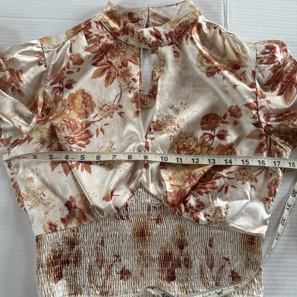 Guess Cream and Brown Floral Mock Neck Blouse Size Medium - Picture 4 of 11